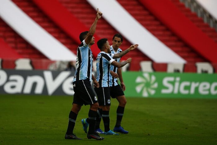 Notas da partida: Ricardinho e Diego Souza decidem para o Grêmio no Gre-Nal e são os melhores