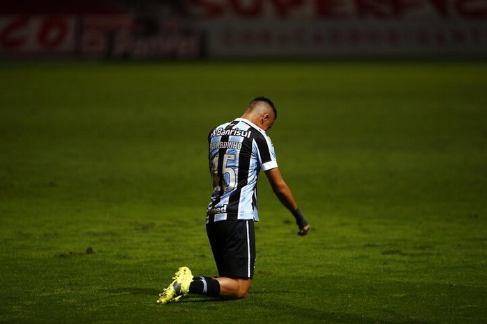 Ricardinho dedica gol para pai e avô falecidos, mas ressalta: “Não tem nada ganho”