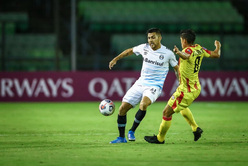 Pinares é convocado pela seleção chilena e desfalca Grêmio em dois compromissos; confira