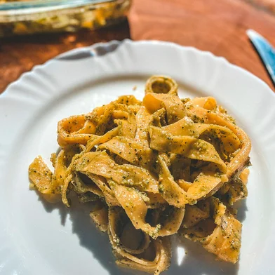 massa, molho, pesto, manjericão, receita, destemperados<!-- NICAID(14789562) -->