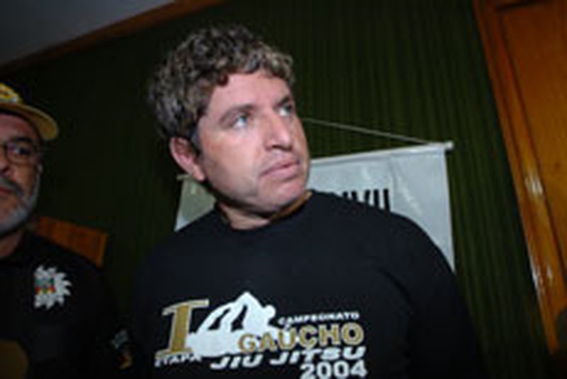 zol - zpapagaio ao ser preso, em 2006 - papagaio - fuga - 21102007
