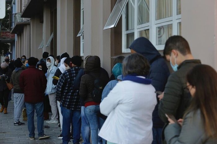 Fila na Unidade de saúde Santa Marta
