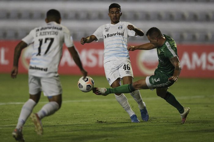 Notas da partida: Heitor e Rildo são os melhores do Grêmio; Guilherme Azevedo perde pênalti e vai mal