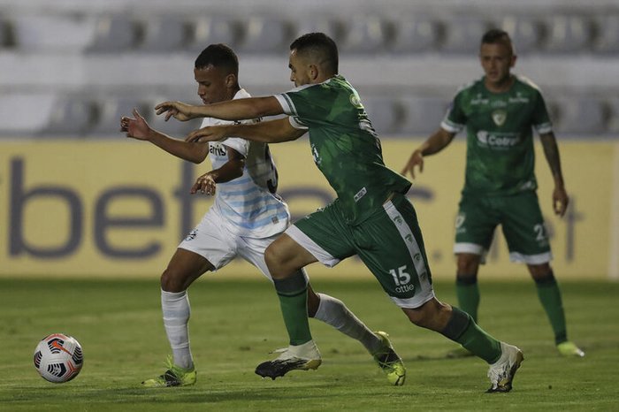 Guilherme Azevedo valoriza empate do Grêmio e lamenta pênalti perdido: Lutamos