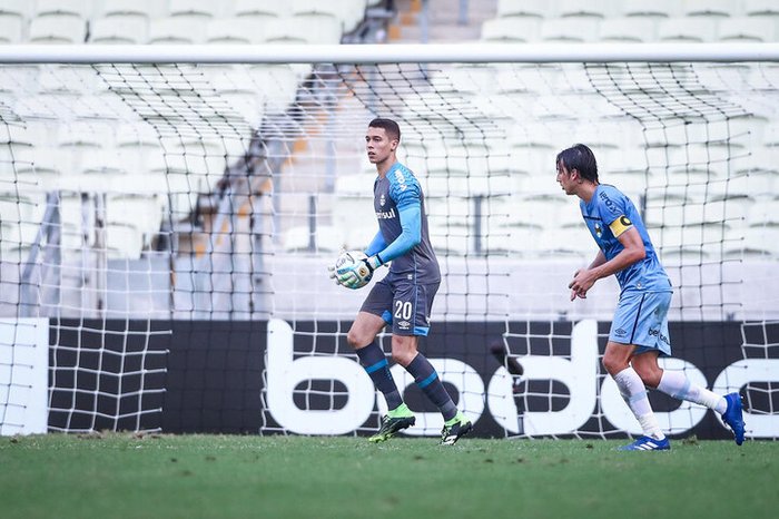Brenno lamenta derrota do Grêmio nos acréscimos: Tomar esse gol no finalzinho dói