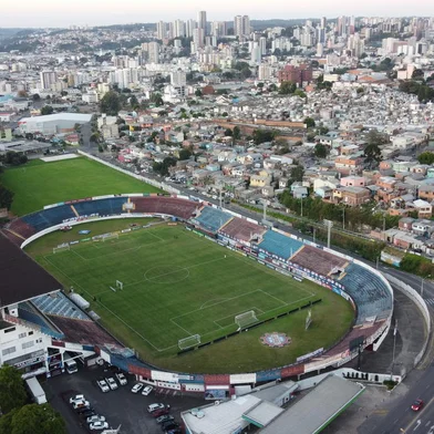 CAXIAS DO SUL, RS, BRASIL, 02/05/2021. Caxias x Grêmio, jogo de ida válido pela semifinal do Campeonato Gaúcho (Gauchão 2021) e realizado no estádio Centenário. Vista aérea do estádio Centenário. (Porthus Junior/Agência RBS)<!-- NICAID(14772078) -->
