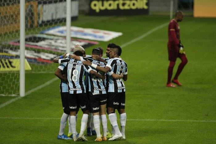 Grêmio supera o Brasiliense e encaminha classificação na Copa do Brasil