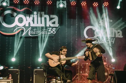 Yamandu Costa e Edilberto Bérgamo se apresentam na Coxilha Nativista  de Cruz Alta 2018<!-- NICAID(13668713) -->