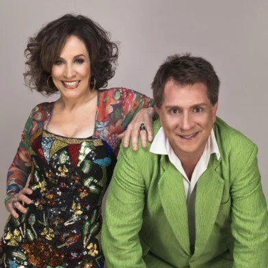 Luis Salém e Stella Miranda, humoristas que estrelam o espetáculo virtual GozadaLive, que terá uma edição em formato live oferecida pela Medical TV de Caxias do Sul.<!-- NICAID(14802946) -->