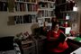 CAXIAS DO SUL, RS, BRASIL, 12/03/2019A escritora Maya Folks, fala sobre seu novo livro Poemas para ler no front. (Lucas Amorelli/Agência RBS)<!-- NICAID(13992114) -->