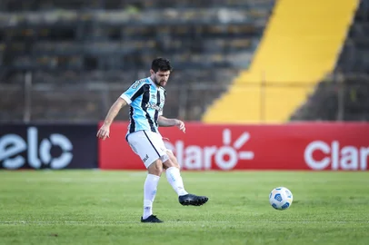 Gremio x BrasilienseRS - FUTEBOL/COPA DO BRASIL 2021 /GREMIO X BRASILIENSE - ESPORTES - Lance da partida entre Gremio e Brsiliense disputada na tarde desta quinta-feira, no estadio Boca do Jacare, em Brasilia, valida pela Copa do Brasil 2021. FOTO: LUCAS UEBEL/GREMIO FBPAEditoria: SPOLocal: BrasiliaIndexador: Lucas UebelSecao: futebolFonte: Gremio.netFotógrafo: Gremio x Brasiliense<!-- NICAID(14805940) -->