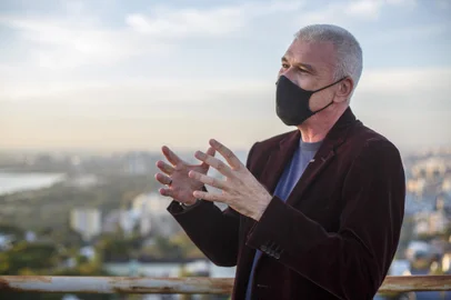 PORTO ALEGRE, RS, BRASIL, 04/06/2021- Projeto Sala de Redação 50 anos. Na imagem, Maurício Saraiva . (Foto: Jefferson Botega/Agencia RBS)Indexador: Jefferson Botega<!-- NICAID(14800844) -->