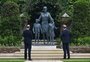 No dia em que Diana faria 60 anos, estátua em homenagem à princesa é inaugurada