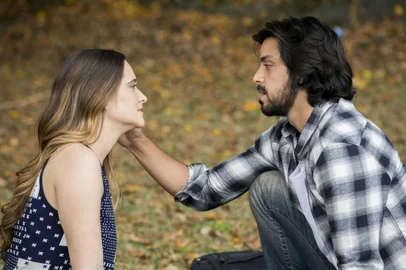 salve-se quem puder, Luna (Juliana Paiva) e Alejandro (Rodrigo Simas) <!-- NICAID(14823142) -->
