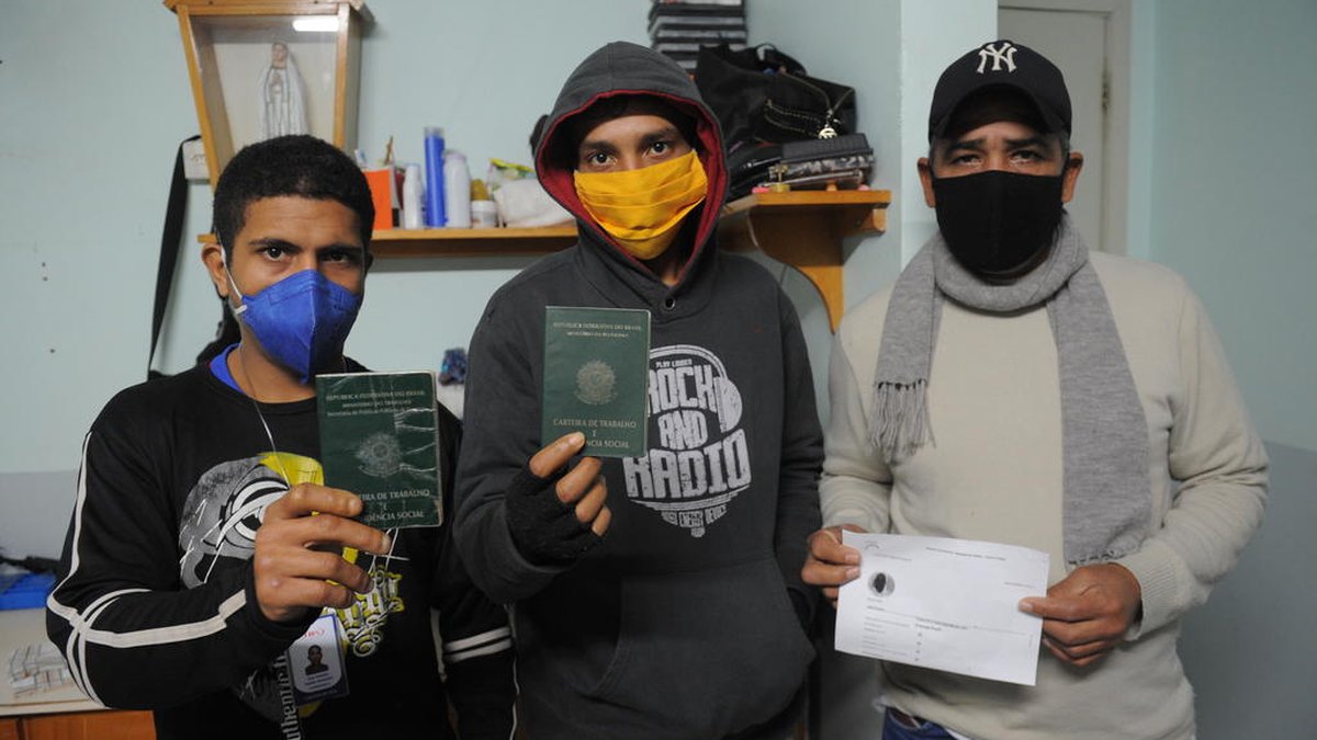 Família de venezuelanos conseguiu vagas na JBS