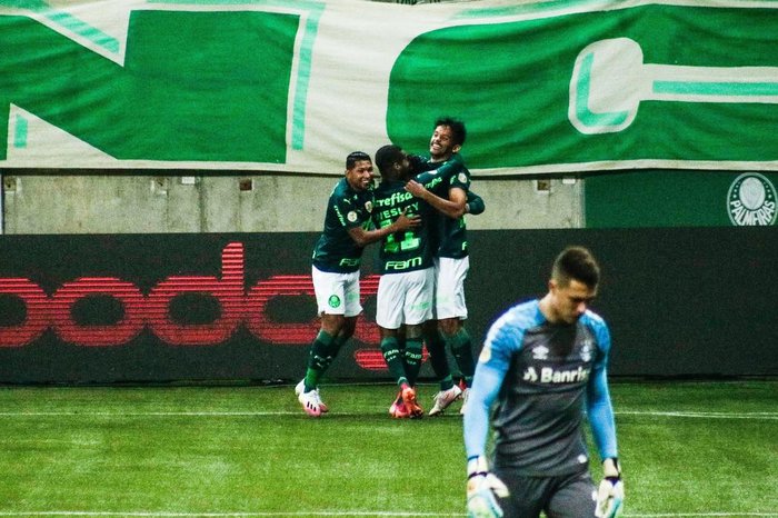 Com direito a gol relâmpago, Grêmio é superado pelo Palmeiras e segue sem vencer no Brasileirão