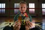 CANOAS ,RS,BRASIL,10-04-2015 -Ex-jogador de vôlei com suas medalhas e credenciais olímpicas, para pauta em que ele sugere pacotes de ingressos para o Rio 2016. (FOTO: DIEGO VARA / AGENCIA RBS )Indexador: Diego Vara<!-- NICAID(11328430) -->