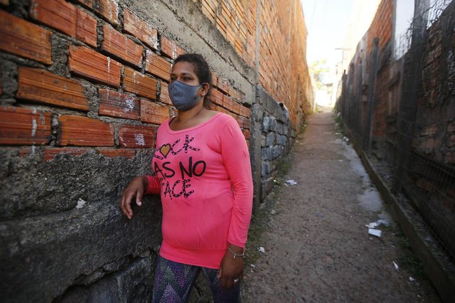 PORTO ALEGRE, 12/07/2021 - Em um ano, pandemia levou 280 mil da Região Metropolitana para zona da pobreza. Na foto, Patricia Vargas dos Santos, 38 anos.<!-- NICAID(14832298) -->