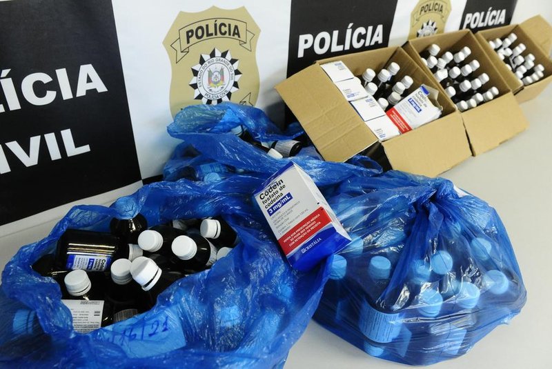 PORTO ALEGRE, RS - 13/07/2021 - Polícia Civil prende, em Porto Alegre, três suspeitos de desviar medicamentos do Hospital de Pronto Socorro (HPS) para fabricação caseira de uma droga conhecida como purple drank ou lean.FOTO: Ronaldo Bernardi / Agência RBS.<!-- NICAID(14833110) -->