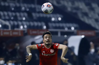 Brazils Internacional Heitor is seen during a Copa Libertadores round of 16 first leg football match against Paraguays Olimpia at the Manuel Ferreira stadium in Asuncion, on July 15, 2021. (Photo by Nathalia AGUILAR / POOL / AFP)Editoria: SPOLocal: AsuncionIndexador: NATHALIA AGUILARSecao: soccerFonte: POOLFotógrafo: STR<!-- NICAID(14836544) -->