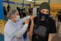 BALNEÁRIO PINHAL, RS - 16/07/2021 - Fila de vacinação contra a covid-19 em Balneário Pinhal. A imunização chegou nesta sexta-feira (16) à faixa etária com 18 anos ou mais, sem comorbidades.<!-- NICAID(14836902) -->