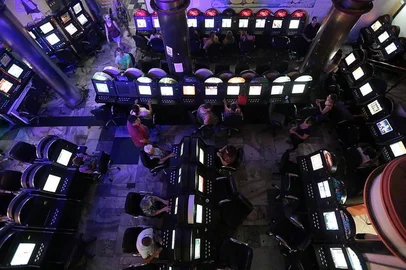 PORTO ALEGRE, RS, BRASIL, 29-01-2017. ZH visitou o Bingo Roma, na Azenha, no dia que a justiça autorizou o funciomento dos jogos de azar. (ANDRÉ ÁVILA/AGÊNCIA RBS)