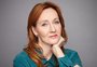 Após declarações polêmicas, J.K. Rowling lança livro com personagem transfóbica