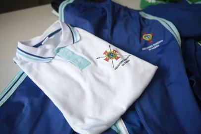 PORTO ALEGRE, RS, BRASIL, 22-09-2014:Uniforme escolares de Viamão, secretaria da educação Maria Clarice Oliveira.(RICARDO DUARTE/AgênciaRBS).<!-- NICAID(10847991) -->