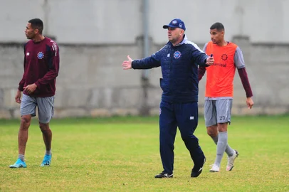 15/07/2021. Treino do Caxias no CT. O Caxias está disputando a série D do Campeonato Brasileiro. Na foto, técnico Rafael Jaques. (Porthus Junior/Agência RBS)Indexador:                                 <!-- NICAID(14836100) -->