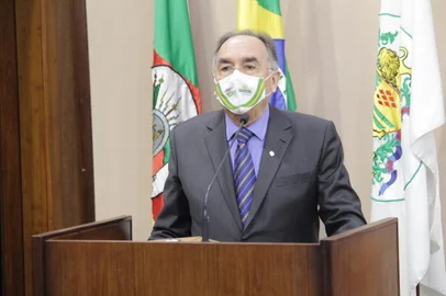 Legislativo caxiense recebe visita do deputado federal Paulo Caleffi.<!-- NICAID(14841993) -->