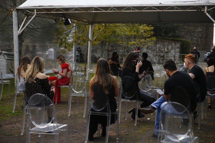 Com capacidade para 2.390 pessoas, a Casa NTX recebeu 556 para a realização do evento. Os testes para covid-19 foram realizados em tendas na área externa