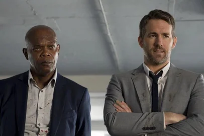 Ryan Reynolds e Samuel L. Jackson em cena de Dupla Explosiva 2<!-- NICAID(14845395) -->