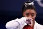 USAs Simone Biles gestures during the artistic gymnastics womens team final during the Tokyo 2020 Olympic Games at the Ariake Gymnastics Centre in Tokyo on July 27, 2021. (Photo by Loic VENANCE / AFP)Editoria: SPOLocal: TokyoIndexador: LOIC VENANCESecao: gymnasticsFonte: AFPFotógrafo: STF<!-- NICAID(14845566) -->