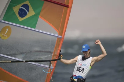 09.08.2019 - Jogos Pan-Americanos Lima 2019 - Lima (PER) - MEDAL RACE - Disputa de medalhas na Vela em Paracas. Na foto a brasileira Patricia Freitas medalha de ouro na competição de 49FX . Foto: ©Jonne Roriz/COBLocal: LimaFonte: Jonne Roriz/COB<!-- NICAID(14200264) -->