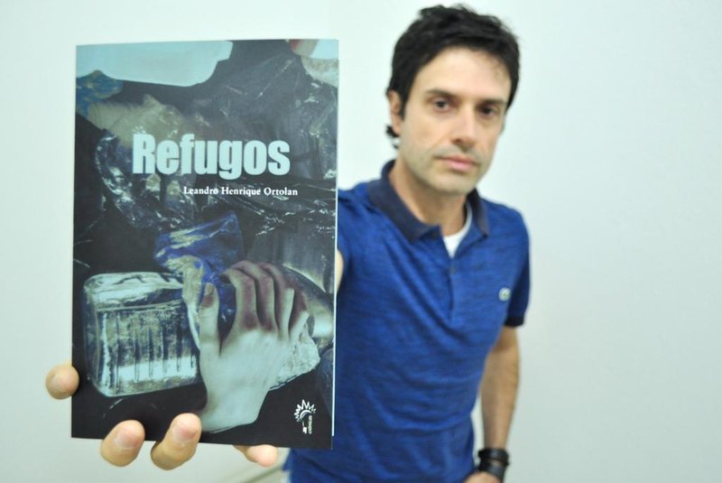 Leandro Henrique Ortolan lança o livro Refugos<!-- NICAID(14848601) -->