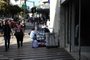 CAXIAS DO SUL, RS, BRASIL, 28/04/2020. Coronavírus - Pandemia reduz número de vendedores ambulantes no centro de Caxias do Sul. Estimativa da equipe de fiscalização é que presença nas ruas tenha caído um terço. (Porthus Junior/Agência RBS)<!-- NICAID(14487821) -->