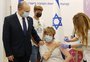 Para conter avanço da variante Delta, Israel revoga beijos e abraços