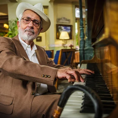 Paulo José interpreta Benjamin em Em Família<!-- NICAID(14860321) -->