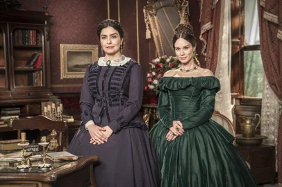 nos tempos do imperador, Imperatriz Teresa Cristina ( Letícia Sabatella ) e Luisa, Condessa de Barral ( Mariana Ximenes )<!-- NICAID(14861656) -->