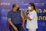 Primeiro-ministro de Israel recebe terceira dose da vacina contra covid-19