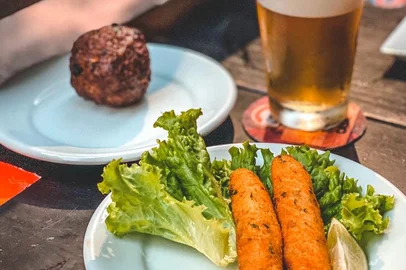 tuim, bar, chope, bolinho de bacalhau, boteco, porto alegre, destemperados<!-- NICAID(14870327) -->