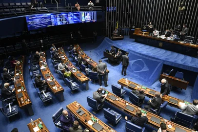 Plenário do Senado durante reunião preparatória destinada à eleição dos demais membros da Mesa do Senado Federal para o segundo biênio da 56º Legislatura. A eleição é realizada por escrutínio secreto, de acordo com o Regimento Interno do Senado Federal, por meio de cédulas não identificadas. Mesa:senador Marcos Rogério (DEM-RO);presidente do Senado, senador Rodrigo Pacheco (DEM-MG);secretário-geral da Mesa, Luiz Fernando Bandeira de Mello Filho. À tribuna, em discurso, 1° vice-presidente do Senado Federal, senador Veneziano Vital do Rêgo (MDB-PB). Foto: Jefferson Rudy/Agência Senado<!-- NICAID(14705496) -->