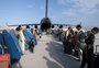 Países alertam para risco de atentado e pedem que cidadãos deixem área do aeroporto de Cabul