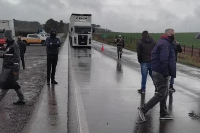 Manifestação pede melhorias na RS-122, entre Antônio Prado e Campestre da Serra<!-- NICAID(14872651) -->