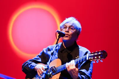 PORTO ALEGRE, RS, BRASIL, 19/12/2017 -  Caetano Veloso faz show no Araujo Vianna com os filhos Zeca, Moreno e Tom Veloso.  (FOTO ANDRÉA GRAIZ/AGÊNCIA RBS)Indexador: Andrea Graiz<!-- NICAID(13332689) -->
