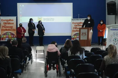CAXIAS DO SUL, RS, BRASIL (27/08/2021)Mapeamento estima que há cerca de 8 mil pessoas com algum tipo de deficiência em CaxiasLevantamento foi apresentado no encerramento da semana voltada ao tema Um levantamento inédito estima que há cerca de oito mil pessoas com algum tipo de deficiência em Caxias do Sul. Destes, 3731 foram identificados depois da aplicação de um questionário encaminhado a escolas, universidades, postos de saúde, serviços, empresas e entidades do município. Os dados foram apresentados na manhã desta sexta-feira (27) no auditório da prefeitura durante o encerramento da Semana da Pessoa com Deficiência. (Antonio Valiente/Agência RBS)<!-- NICAID(14873744) -->
