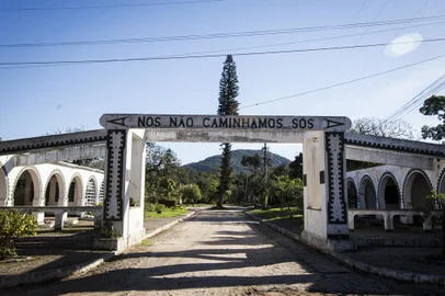 VIAMÃO, RS, BRASIL, 04-10-2017: Hospital Colônia de Itapuã: um memorial criado recentemente lembra as dores e os amores de uma cidade inventada. Funcionando desde 1940 no então distrito de Viamão, a 58 quilômetros da região central de Porto Alegre, a instituição serviu para internar mais de 2 mil portadores de hanseníase (antes chamada de lepra). Durante muitos anos, a internação era obrigatória. (Foto: Mateus Bruxel / Agência RBS)<!-- NICAID(13194432) -->