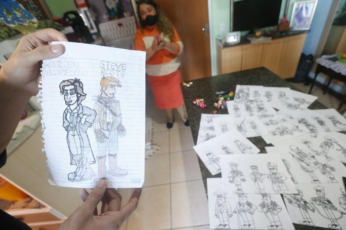 Os desenhos foram rabiscados a partir da observação de filmes e jogos de videogame