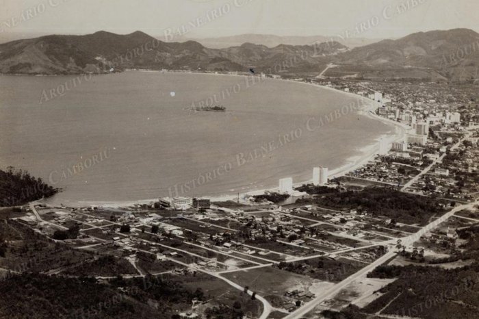 Praia de Balneário Camboriú na década de 1970