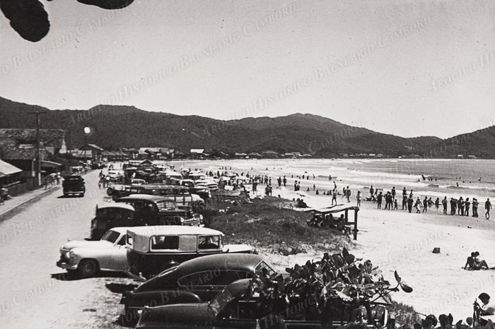 Praia de Balneário Camboriú na década de 1950